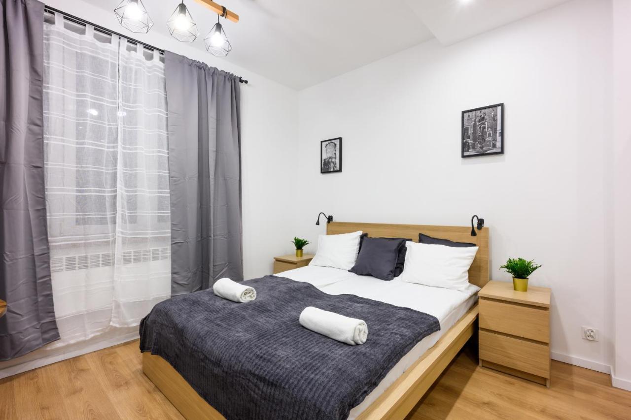 Hotel apartamentowy Cracow Rent - Spacious For 2-7 People In Quiet Area - Kolberga Street Nr 3 - 10 Min To Main Square By Foot *
