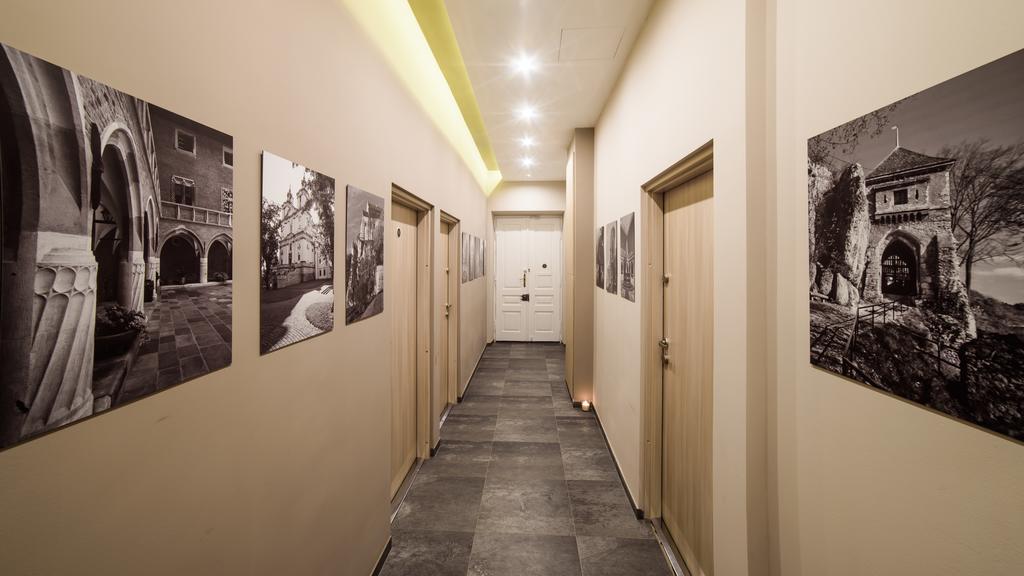 Cracow Rent - Spacious For 2-7 People In Quiet Area - Kolberga Street Nr 3 - 10 Min To Main Square By Foot Aparthotel