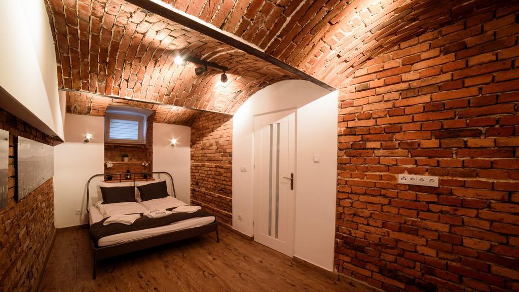 Cracow Rent - Spacious For 2-7 People In Quiet Area - Kolberga Street Nr 3 - 10 Min To Main Square By Foot Krakau