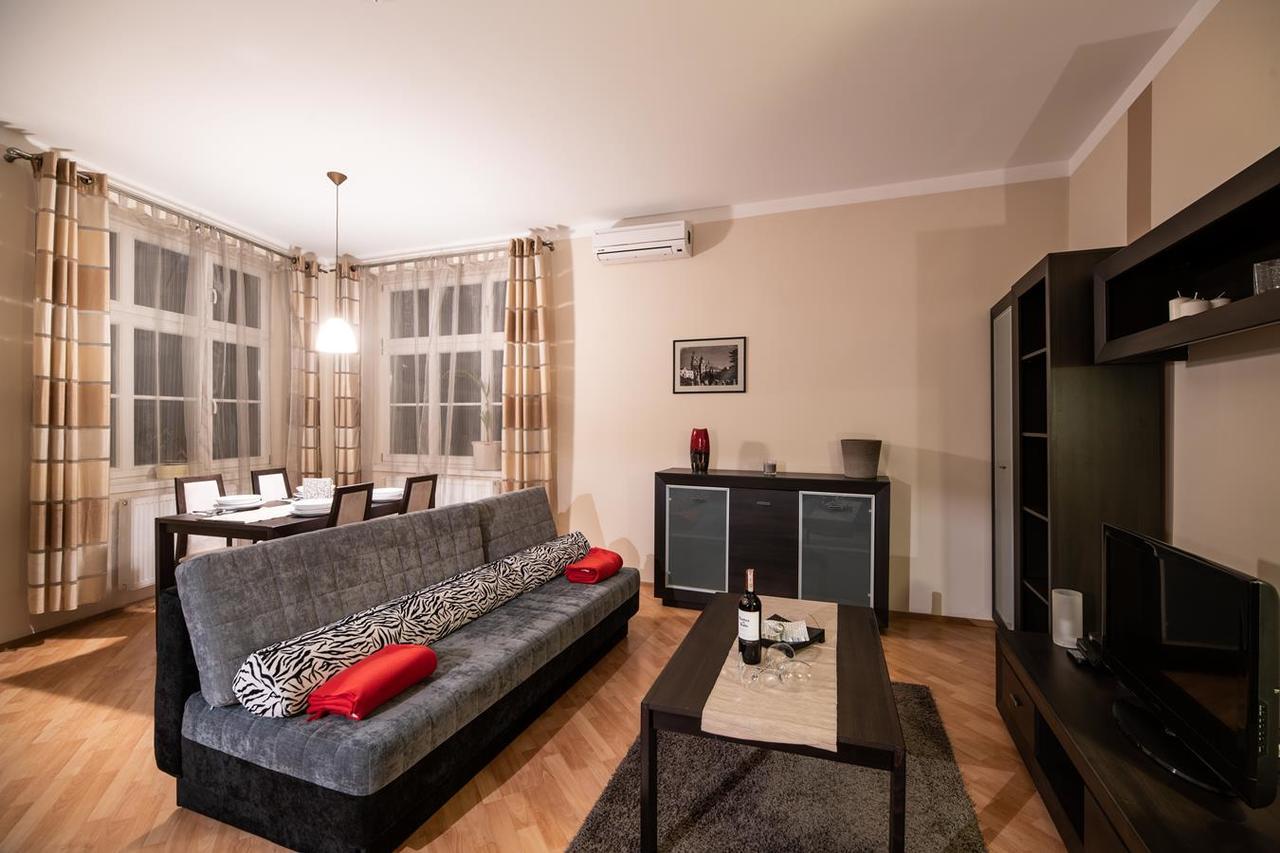 Aparthotel Cracow Rent - Spacious For 2-7 People In Quiet Area - Kolberga Street Nr 3 - 10 Min To Main Square By Foot *